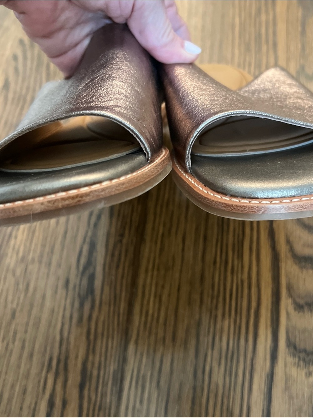 Sofft Leather Metallic Pewter Slide Sandal. NWOT. 8.5 M - Picture 5 of 6